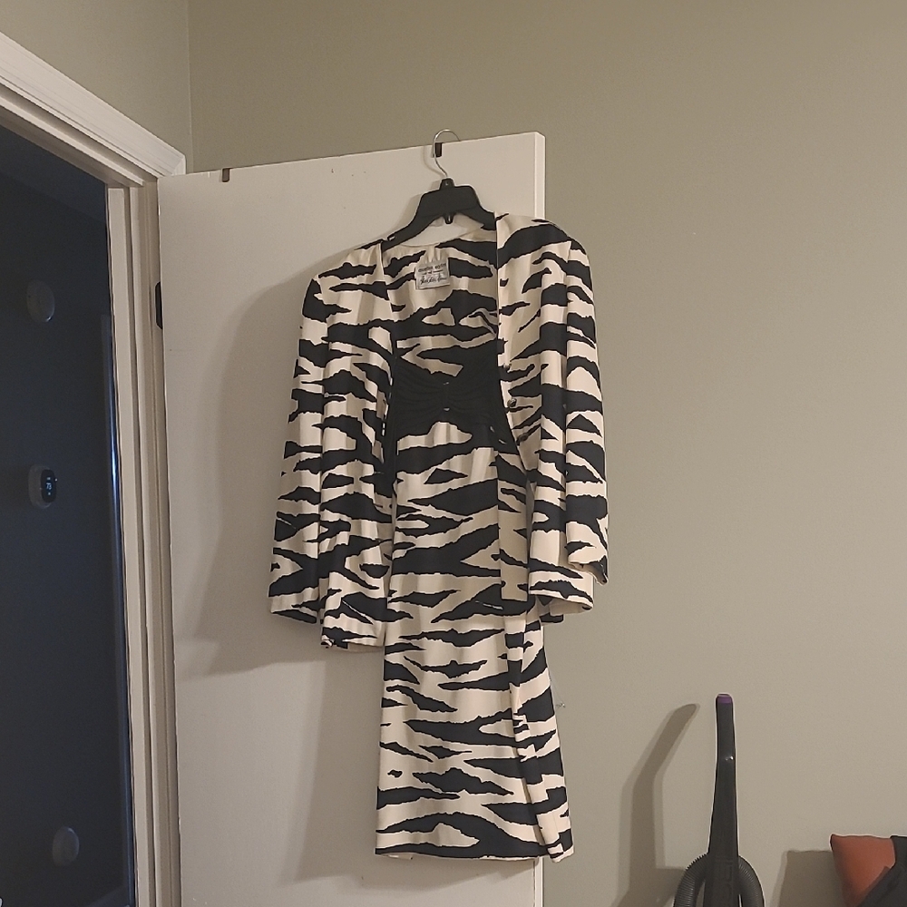 Stylish Black and White Patterned Dress